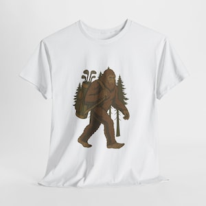 Bigfoot Golfer T-Shirt, Funny Sasquatch Golf Shirt with Bag, Retro Hiking Tee for Golf Lovers, Cryptid Fans, Sasquatch Lover T-Shirt