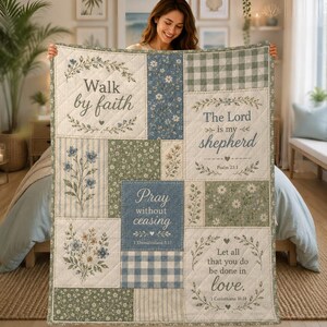 Manta acolchada con motivos de fe cristiana, manta floral con versículos bíblicos, decoración religiosa para el hogar.
