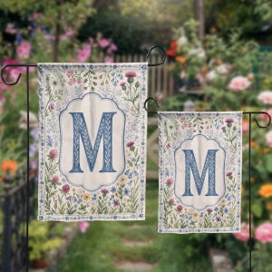 Gepersonaliseerde monogram tuinvlag, aangepaste letter M wilde bloementuinbanner, bloemen eerste huisvlag, lente buitendecor, Cottagecore-cadeau
