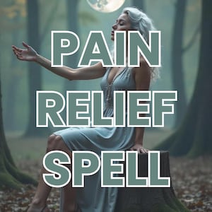 以下が含まれることがあります： 森の中に、薄い青色のドレスを着た女性が木の切り株に座っています。画像には「PAIN RELIEF SPELL」という文字が重ねられています。