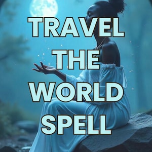 Puede incluir: Una mujer con un vestido blanco con el texto "TRAVEL THE WORLD SPELL" superpuesto en la imagen.