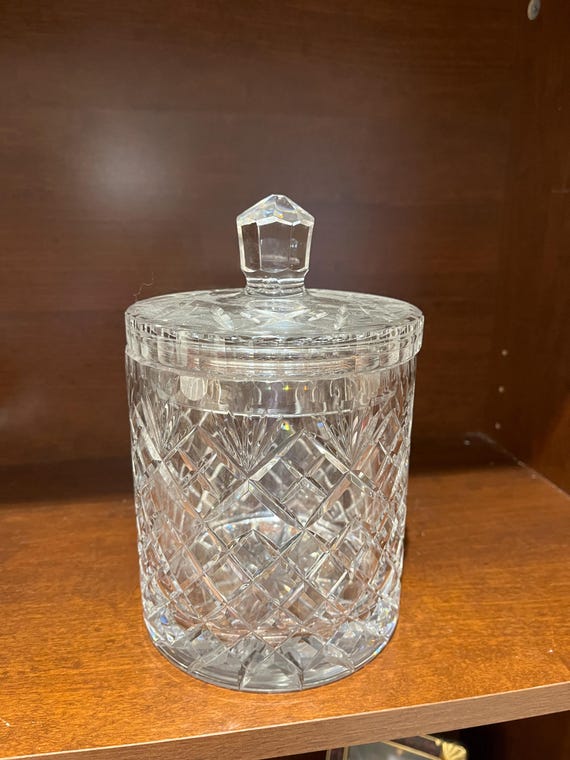 【高級】ボヘミアクリスタル 蓋付き入れ物・高台キャニスター 【大】ハンドカット 高級】ボヘミアクリスタル 蓋付き入れ物・高台キャニスター 【大