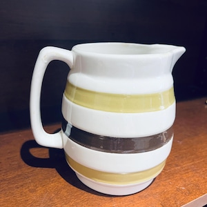 Pichet vintage en céramique à rayures Carrigaline - Poterie irlandaise tournée à la main - République d'Irlande