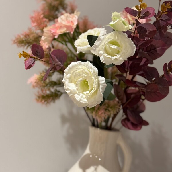 Ramo de flores artificiales / Arreglo de lisianthus, narcisos y eucalipto