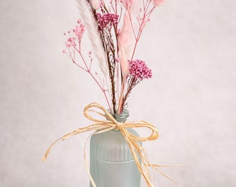 Arreglo floral seco en rosa ruborizado con jarrón de vidrio esmerilado – Decoración rústica bohemia para el hogar