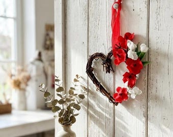 Mini corona rústica en forma de corazón con flores artificiales – Decoración colgante hecha a mano – Decoración de pared estilo cabaña