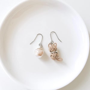 Your cat&#39;s hair earrings, Pet memorial, Japanese jewely, Mizuhiki earrings, Drop earrings, Cat earrings, Handmade, Gift for her, Lightweight
