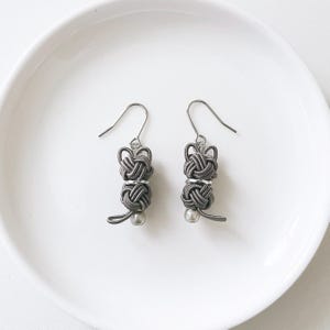 Japanese Jewely, Mizuhiki earrings, Drop earrings, Cat earrings, Japanese earrings Handmade, Gift for her, Lightweight