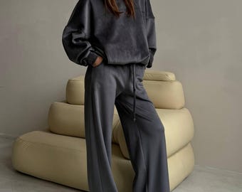 Chándal de terciopelo: Conjunto de estar por casa cálido con forro polar para mujer, colores grafito y crema