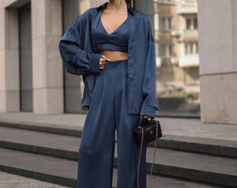 エレガントなアイボリーサテンパンツスーツ：ミニマリストな3ピースセット