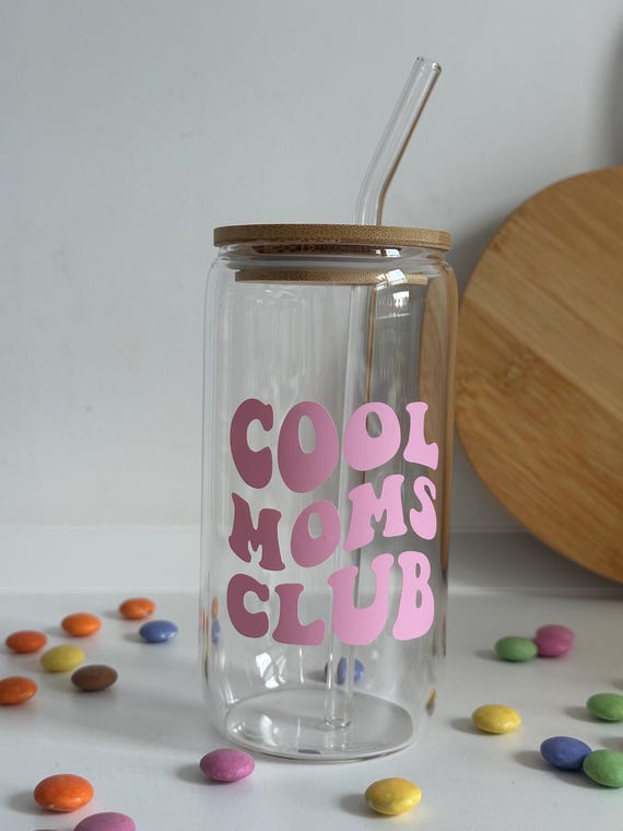 Cool moms club | personalisiertes Glas | Becher | Coffeecup | Trinkglas mit Deckel und Strohhalm | Muttertag | Geschenk | Geburt | Baby |