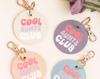 Stylish "Cool Aunts Club" Keyring – Round, Faux Leather | Gift for cool aunts or aunts-to-be