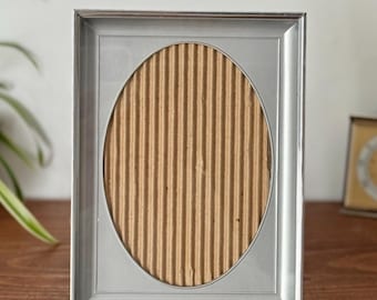 Vintage Silver Metal Oval Picture Frame Tabletop Wall Frame 5x7 mid century Photo Frame