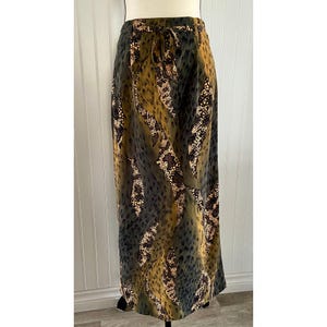 Y2K Animal Print Maxi Skirt – Lightweight Summer Boho Skirt Small Earth Tone Pattern – Vintage Mali Brand, fits size small (no tag)