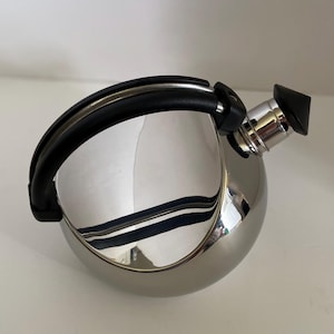 Carlo Giannini kettle stainless steel Italy 1980s Sambinelli design whistling