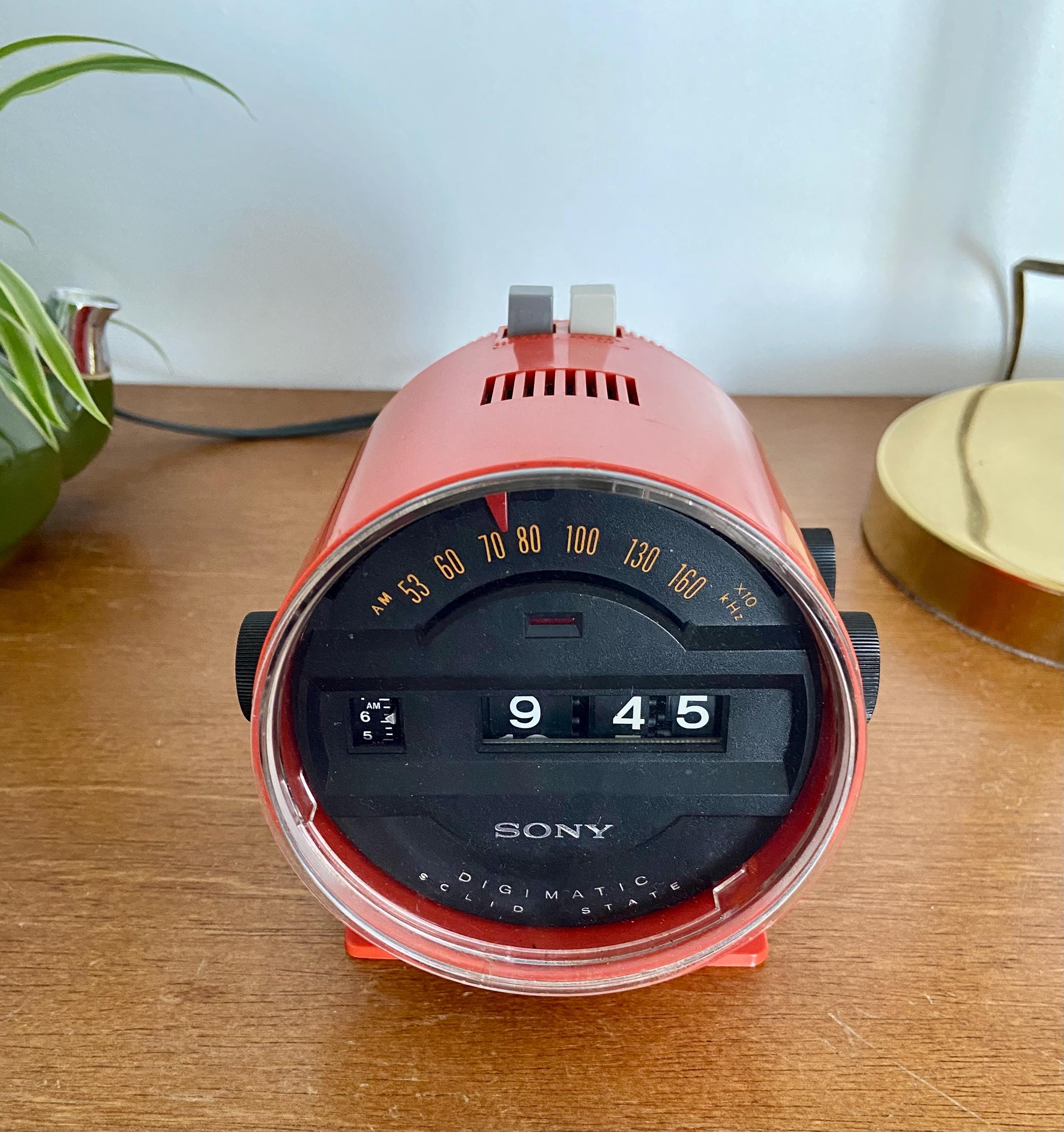 Vintage 1971 Sony Digimatic Clock Radio – Red Speedometer AM Radio