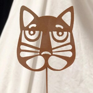 Estaca de metal rústica para gatos: regalo conmemorativo para el jardín
