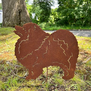Keeshond Garden Stake: Rust Finish Dog Memorial Art