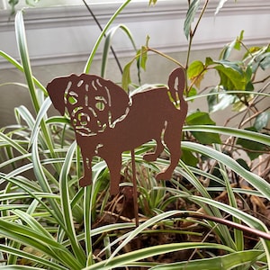 Estaca para plantas Puggle: Marcador de jardín metálico con forma de perro