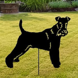 Wire Fox Terrier-tuinpaal: metalen hondenmuurkunst, huisdiergedenkteken