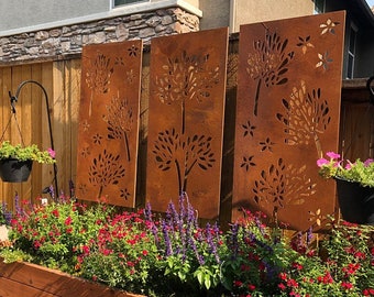 Decorative Metal Privacy Screen: Tree Design Garden Sculpture (23" x 46")
