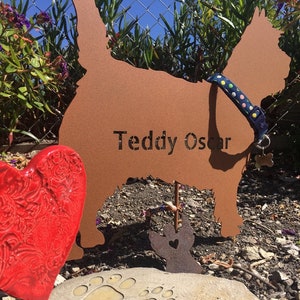 Tuinpaal Cairn Terrier: metalen hondenherdenkingskunst, gepersonaliseerde grafmarkering huisdier