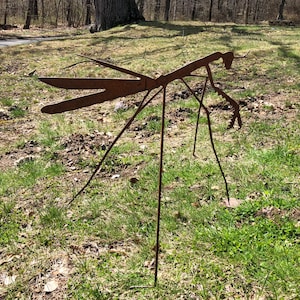 Estaca de mantis religiosa para jardín, arte de metal para exteriores, regalos de jardín, regalo para el Día de la Madre, escultura de jardín, decoración artística, adorno para césped, oxidado