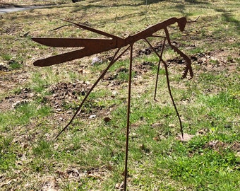 Praying Mantis Garden Stake, Outdoor Metal Yard Art, Garden Gifts, Mothers Day Gift, Garden Sculpture Garden Art Decor, Lawn Ornament, Rusty