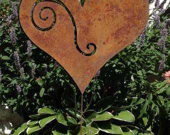 Estaca de metal rústica con forma de corazón para jardín o decoración de pared: Decoración de San Valentín