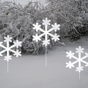 Snowflake Garden Stakes (Set of 3) / Christmas Decoration, Outdoor, Metal, Holiday, Winter, Garden, Art, Yard, Lawn, Ornament, Wall, Hanging