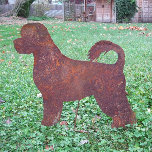 Portugese waterhond tuinstaak of kunst aan de muur, huisdiermonument, metaal, gazonornament, buiten, tuinornament, rustiek, hond, teken, tuinkunst