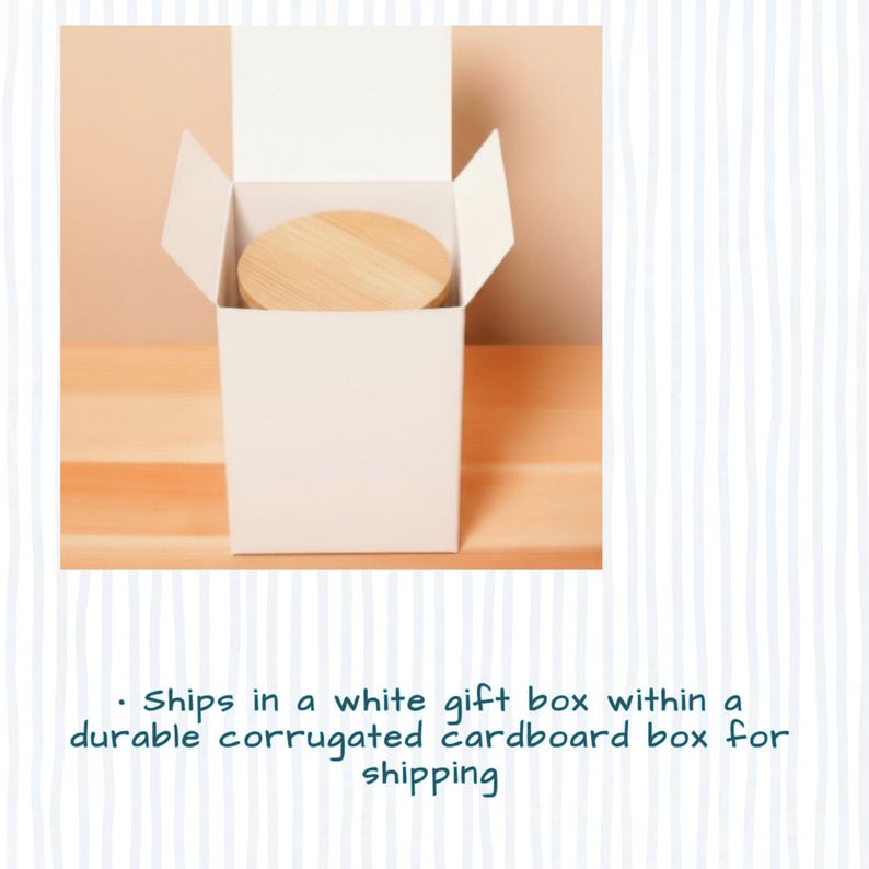 K&ouml;nnte beinhalten: Eine wei&szlig;e Geschenkbox mit offenem Deckel, die einen runden, hellfarbigen Holzdeckel im Inneren zeigt. Die Box steht auf einer hellbraunen Holzoberfl&auml;che. Der Text unten lautet: "Wird in einer wei&szlig;en Geschenkbox in einem haltbaren Wellpappkarton f&uuml;r den Versand geliefert."