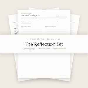 Op de afbeelding: Een set witte planningspagina's getiteld The Reflection Set van Zen Hue Studio. De pagina's bevatten zwarte tekst met secties voor wekelijkse reflectie, inclusief prompts zoals This week, looking back, What went gently en What felt like a lot, met lijnen om te schrijven en cirkels om de week te beoordelen.