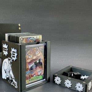 Compartimento para dados y caja de mazos de Barba Negra de One Piece TCG