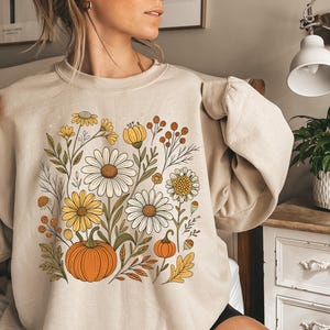 Boho Fall Floral Pumpkin Sweatshirt, Retro Autumn Vibes Pullover, Cozy Fall Crewneck, Vintage Pumpkin Season Sweater, Aesthetic Fall Outfit.