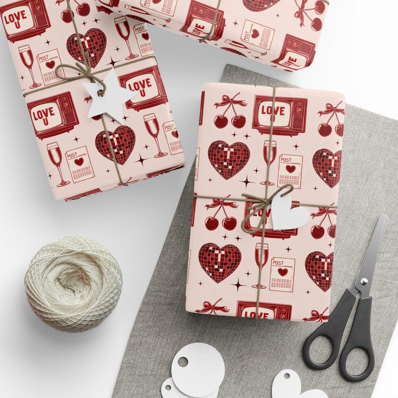 Vintage Valentine's Wrapping Paper: Nostalgic Love-Themed Gift Wrap image 1