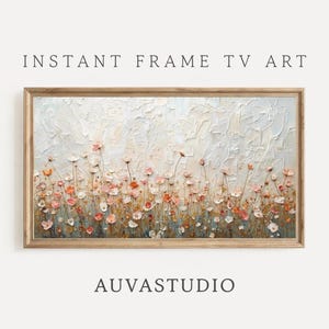 Può includere: Dipinto floreale incorniciato con uno sfondo chiaro e strutturato. L'opera presenta delicati fiori rosa e arancioni con steli verdi. Il testo "INSTANT FRAME TV ART" e "AUVASTUDIO" sono visibili.