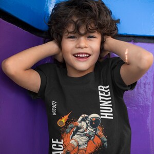 Camiseta infantil de cazador espacial, camiseta de aventura galáctica, camiseta de ciencia ficción para niños y niñas, camiseta espacial, camiseta genial de regalo informal de verano sobre el espacio exterior.