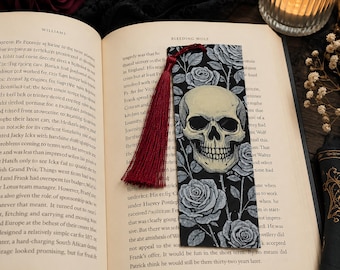 Dark Skull Bookmark, Gothic Roses Reading Accessory, Spooky Book Lover Gift, Moody Dark Academia Page Marker, Horror Bookworm Present