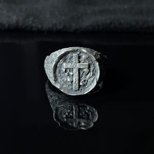 Zilveren kruisring, christelijke sieraden zilveren herenring, religieuze sieraden katholiek cadeau, valentijnscadeau antieke ring, gotisch vriendje cadeau