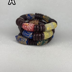Pulsera individual africana de cuentas marrones hecha a mano - Cuentas Krobo vibrantes de Ghana