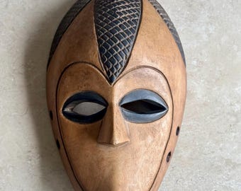 ヴィンテージ手彫りアフリカ木製マスク – 18.5インチ部族壁掛けアート ヴィンテージ手彫りアフリカ木製マスク – 18.5インチ部族壁掛けアート