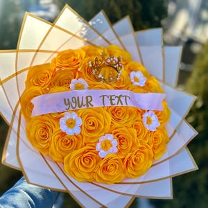 Yellow Flower Bouquet with Crown and Custom Text - Luxury Forever Roses, Ramo Buchon Rosas Eternas, Birthday Gift for Her, Graduation Gift