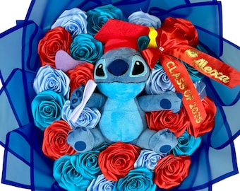Stitch Graduation Bouquet with Eternal Roses – Class of 2025 Gift – Custom Name Gift Ideas – Plush Flower Arrangement, Plush Toy Ramo Buchon