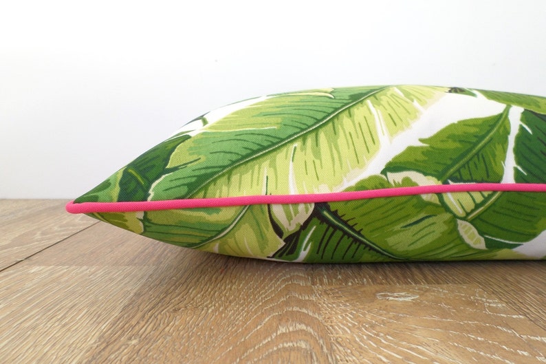 Palm leaf outdoor pillow case, tropical pillow pink piping Palm Beach decor, green outdoor cushion swaying leaves,banana leaf outdoor pillow afbeelding 2