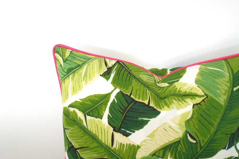 Palm leaf outdoor pillow case, tropical pillow pink piping Palm Beach decor, green outdoor cushion swaying leaves,banana leaf outdoor pillow afbeelding 4
