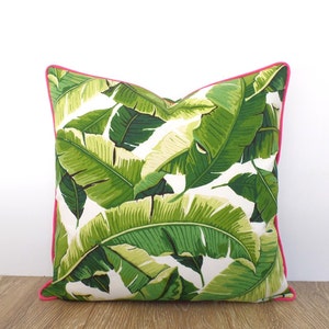 Palm leaf outdoor pillow case, tropical pillow pink piping Palm Beach decor, green outdoor cushion swaying leaves,banana leaf outdoor pillow afbeelding 3