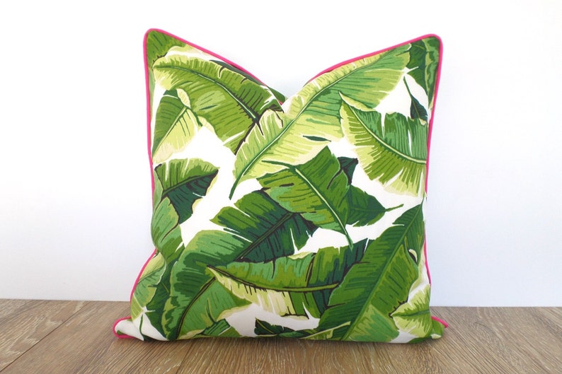 Palm leaf outdoor pillow case, tropical pillow pink piping Palm Beach decor, green outdoor cushion swaying leaves,banana leaf outdoor pillow afbeelding 5