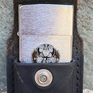 Vintage 1995 zippo lighter/U.S navy emblem-Windproof -Made in U.S.A/with original leather belt pouch