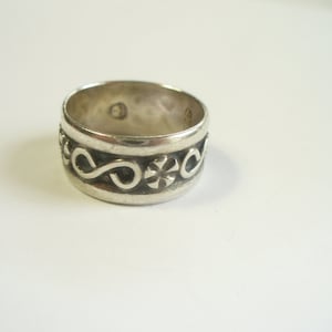 Vintage sterling silver band ring - hand made with oxidized design - Size 6-3/4 - Taxco Mexico eagle mark 1